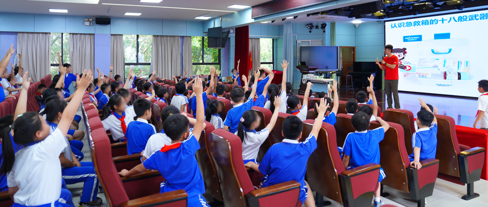 守护儿童生长之路，，，，，，，，恒峰g22公益课堂进校园